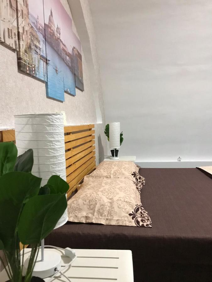 Large Apartment City Centre 布加勒斯特 外观 照片