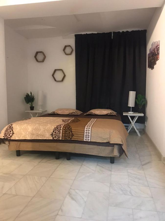 Large Apartment City Centre 布加勒斯特 外观 照片