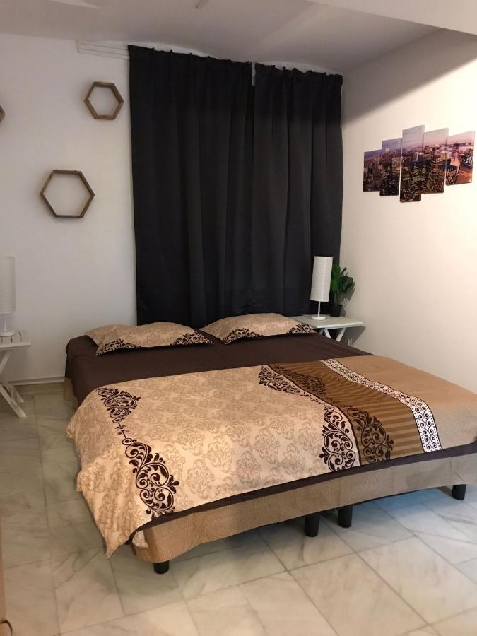 Large Apartment City Centre 布加勒斯特 外观 照片